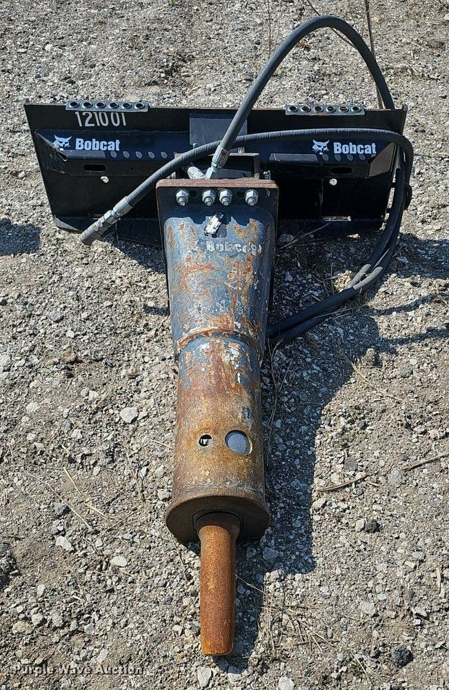 image for item DQ8628 2013 Bobcat HB980 skid steer breaker