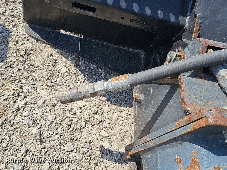 image for item DQ8628 2013 Bobcat HB980 skid steer breaker