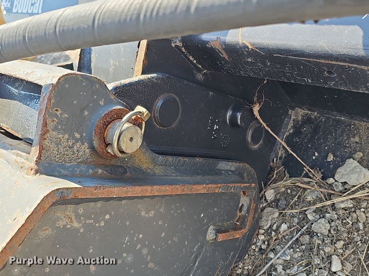 image for item DQ8628 2013 Bobcat HB980 skid steer breaker