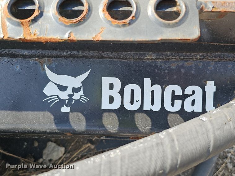 image for item DQ8628 2013 Bobcat HB980 skid steer breaker