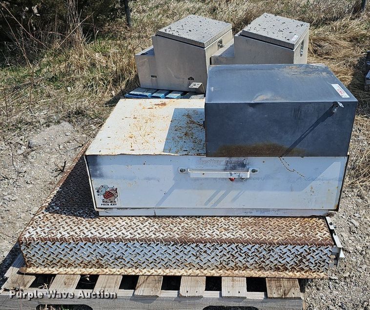 image for item DQ8630 (17) toolboxes