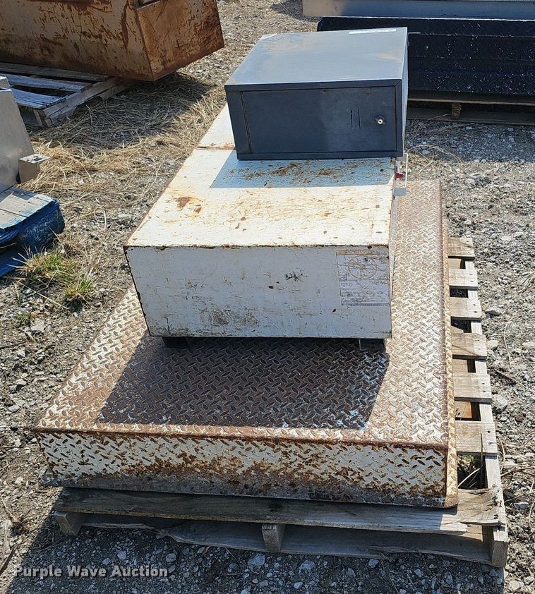 image for item DQ8630 (17) toolboxes