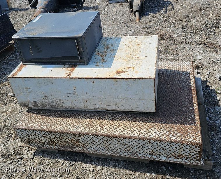 image for item DQ8630 (17) toolboxes