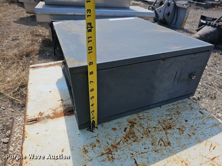 image for item DQ8630 (17) toolboxes