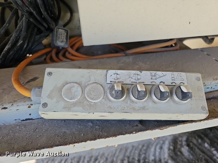 image for item DQ8635 2005 Metso Lokotrack LT1213S crusher