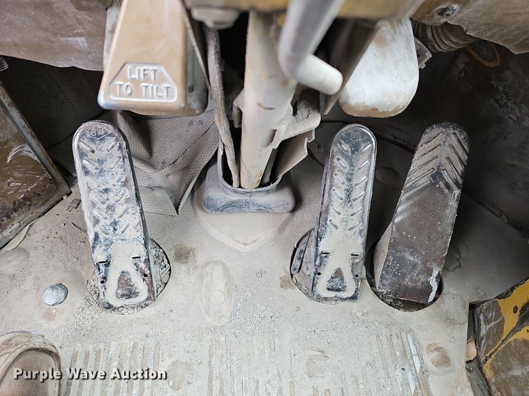 image for item DQ8643 1987 Caterpillar  950B wheel loader