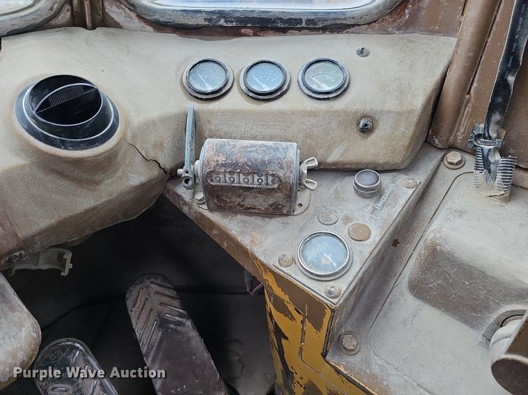 image for item DQ8643 1987 Caterpillar  950B wheel loader