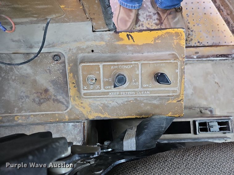 image for item DQ8643 1987 Caterpillar  950B wheel loader