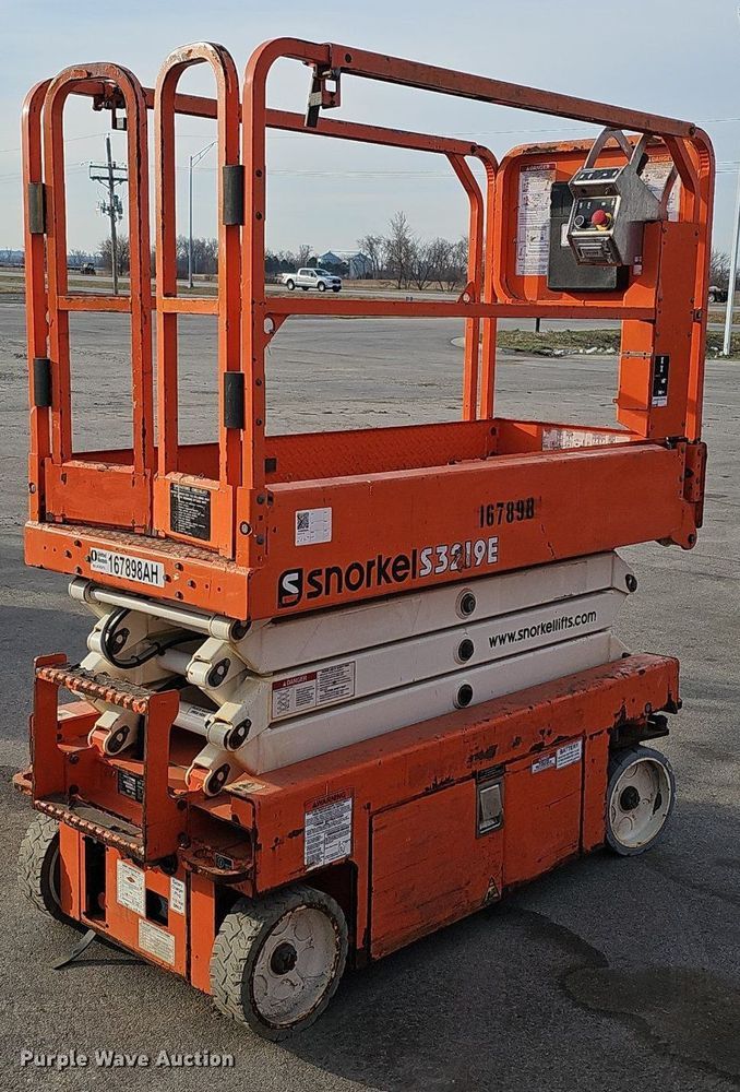 image for item DQ8659 2016 Snorkel S3219E scissor lift