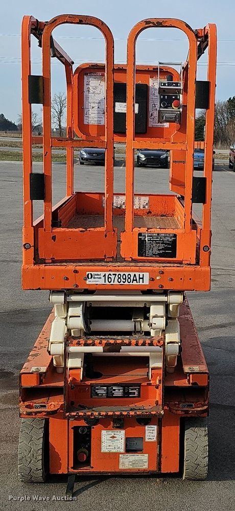 image for item DQ8659 2016 Snorkel S3219E scissor lift