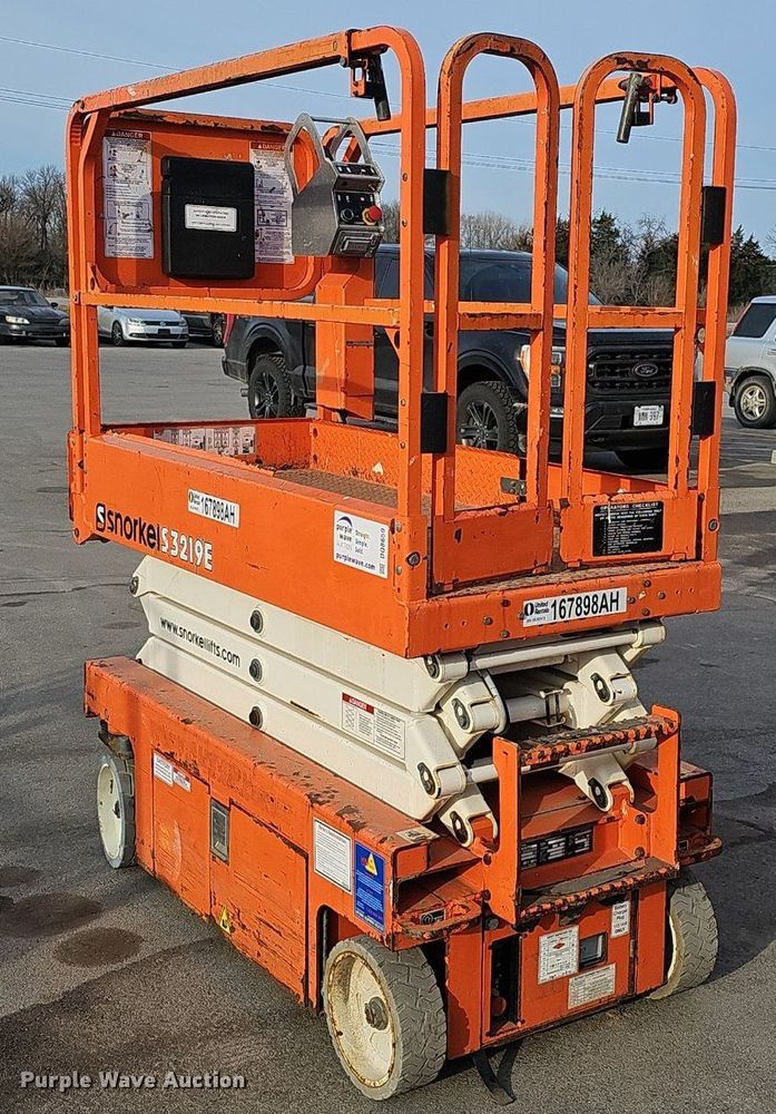 image for item DQ8659 2016 Snorkel S3219E scissor lift