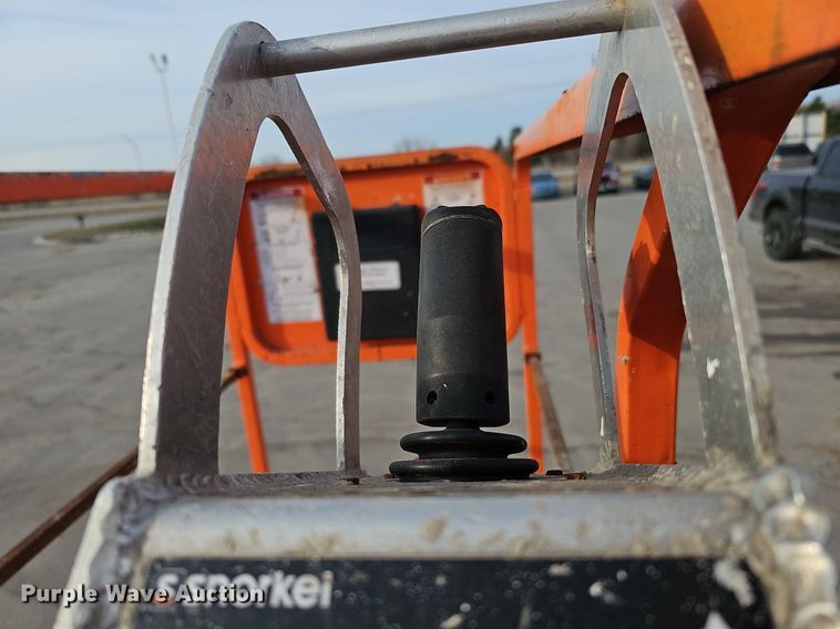 image for item DQ8659 2016 Snorkel S3219E scissor lift