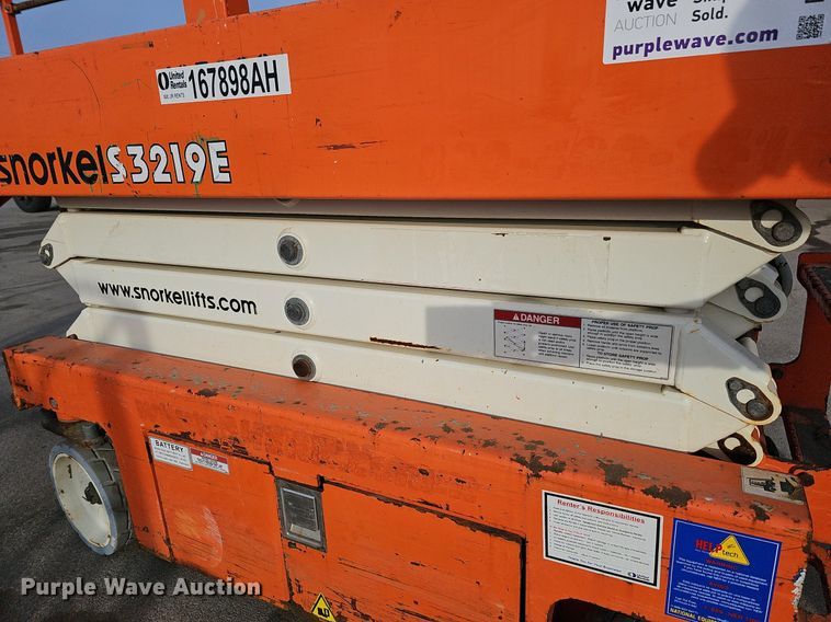 image for item DQ8659 2016 Snorkel S3219E scissor lift