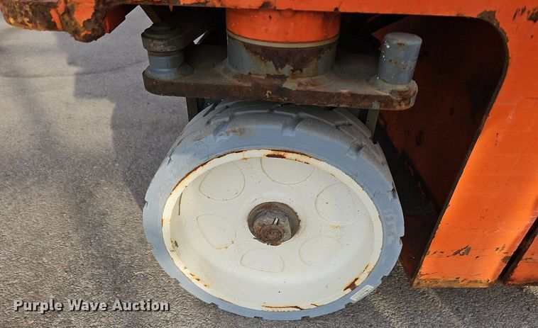 image for item DQ8659 2016 Snorkel S3219E scissor lift