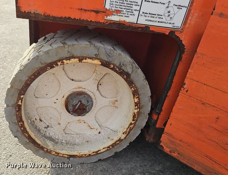 image for item DQ8659 2016 Snorkel S3219E scissor lift