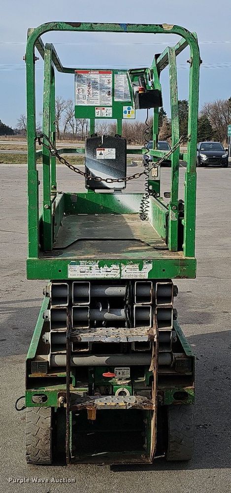 image for item DQ8660 2015 Genie GS-1930 scissor lift