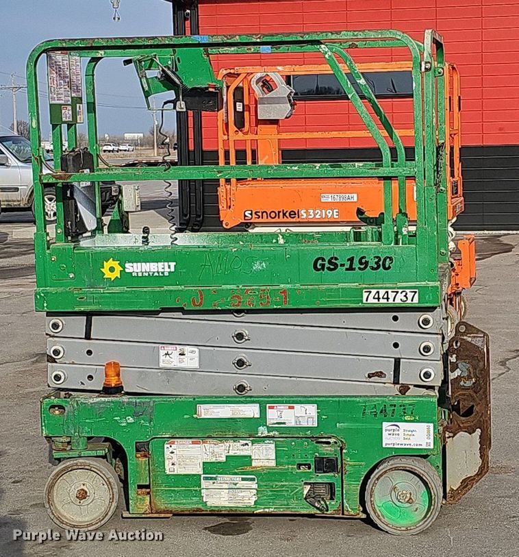 image for item DQ8660 2015 Genie GS-1930 scissor lift