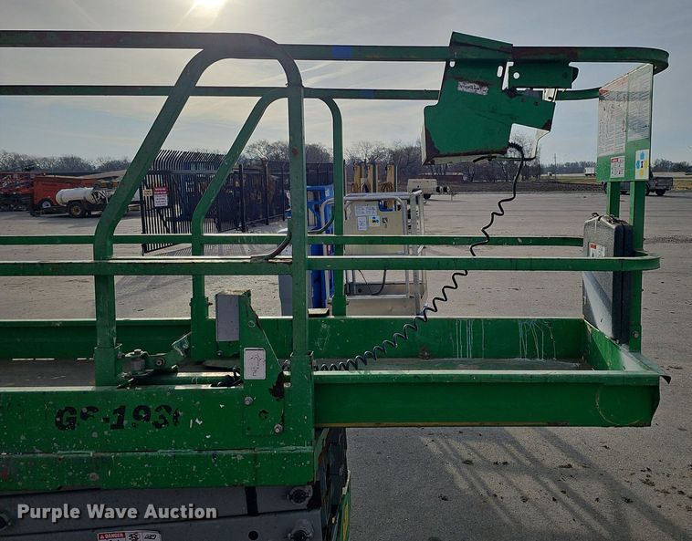 image for item DQ8660 2015 Genie GS-1930 scissor lift