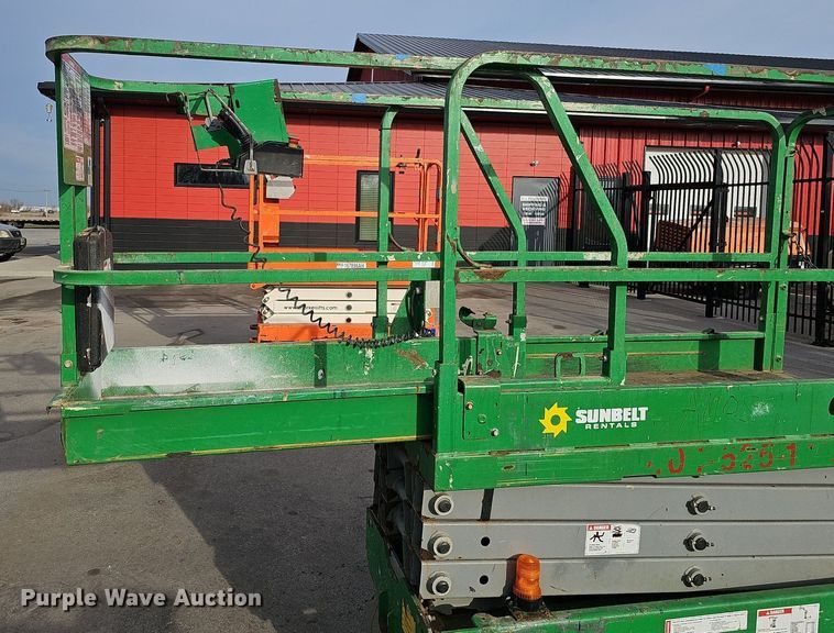 image for item DQ8660 2015 Genie GS-1930 scissor lift