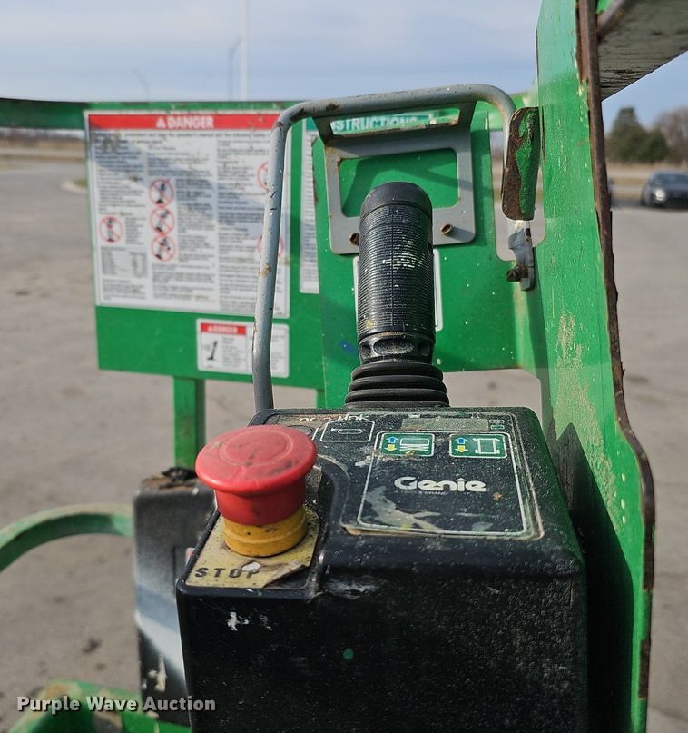 image for item DQ8660 2015 Genie GS-1930 scissor lift