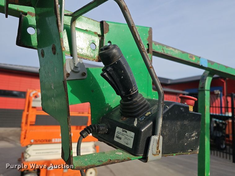 image for item DQ8660 2015 Genie GS-1930 scissor lift