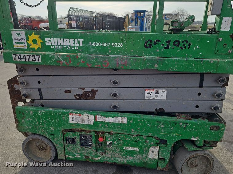 image for item DQ8660 2015 Genie GS-1930 scissor lift