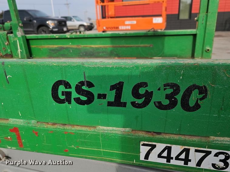 image for item DQ8660 2015 Genie GS-1930 scissor lift