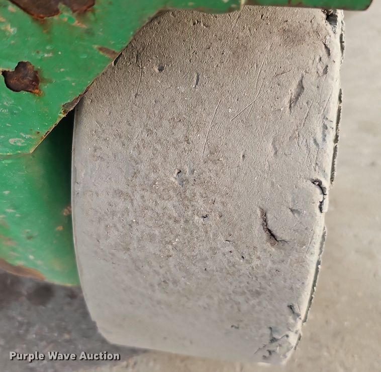 image for item DQ8660 2015 Genie GS-1930 scissor lift