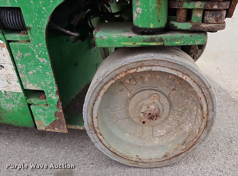 image for item DQ8660 2015 Genie GS-1930 scissor lift