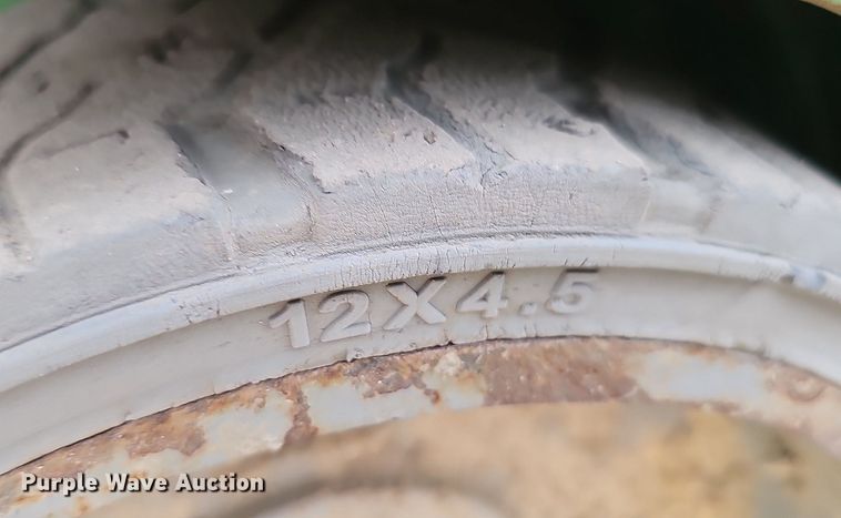 image for item DQ8660 2015 Genie GS-1930 scissor lift