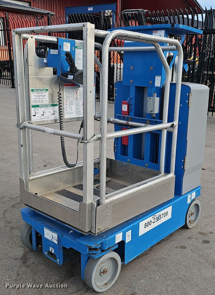 image for item DQ8661 2018 Genie GR-12 vertical lift