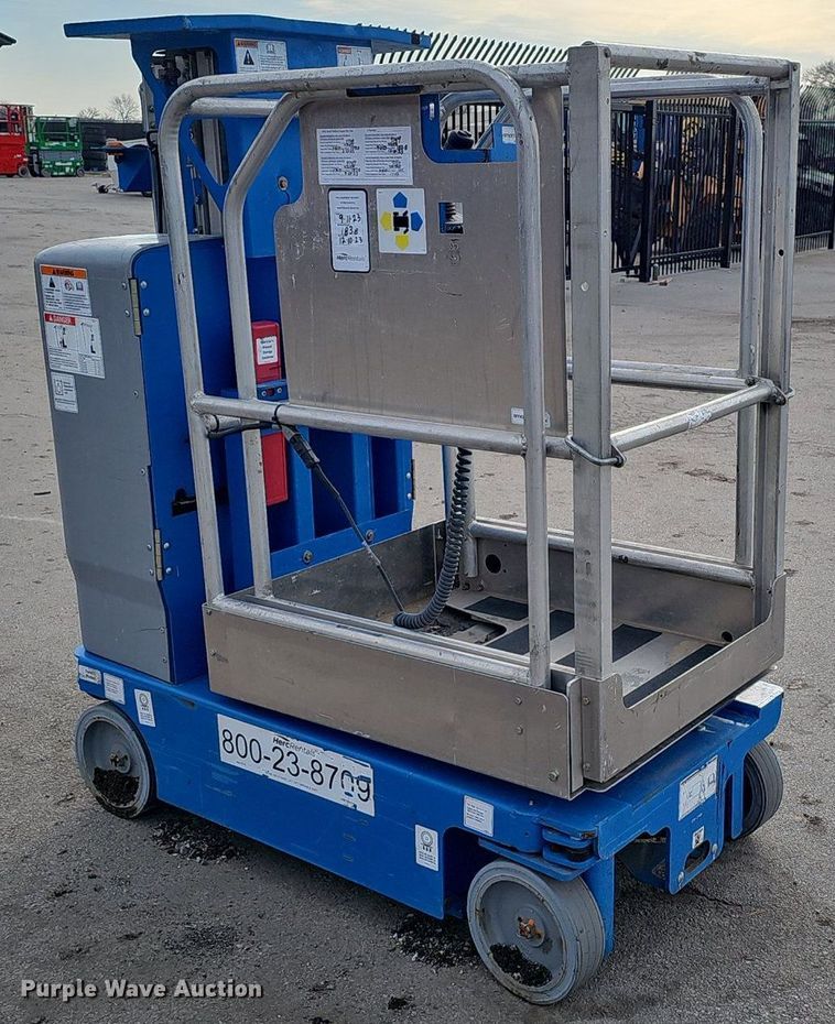 image for item DQ8661 2018 Genie GR-12 vertical lift