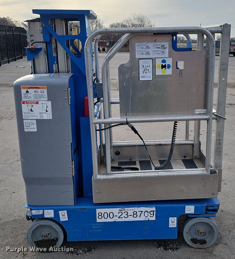 image for item DQ8661 2018 Genie GR-12 vertical lift