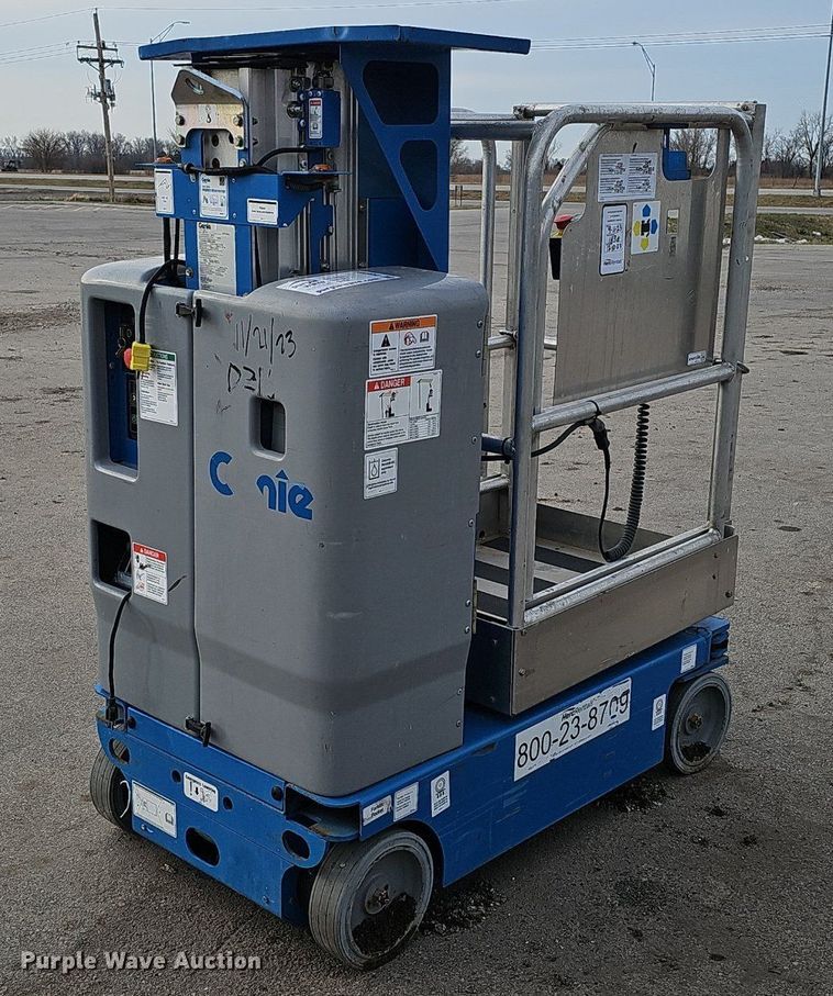 image for item DQ8661 2018 Genie GR-12 vertical lift