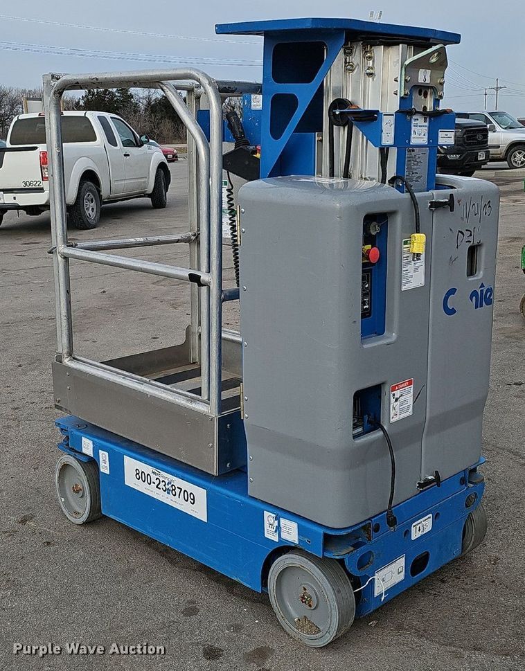 image for item DQ8661 2018 Genie GR-12 vertical lift