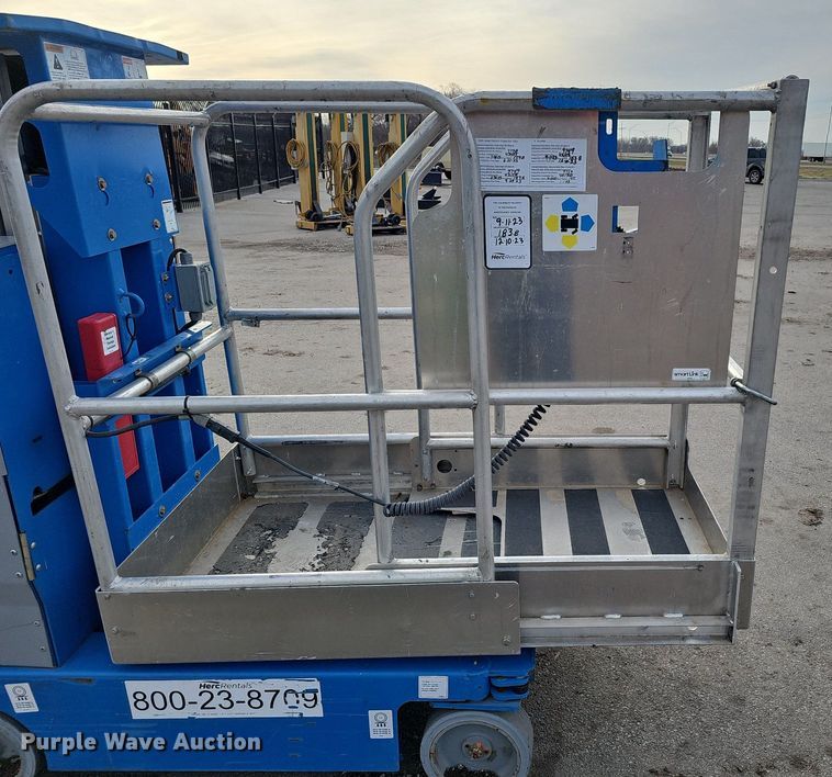 image for item DQ8661 2018 Genie GR-12 vertical lift