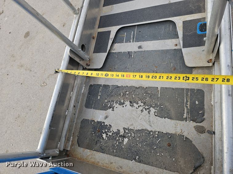 image for item DQ8661 2018 Genie GR-12 vertical lift