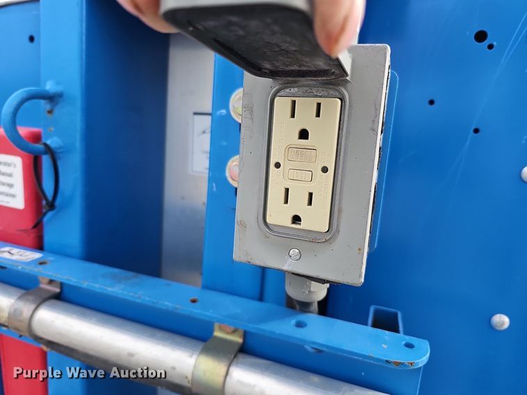 image for item DQ8661 2018 Genie GR-12 vertical lift