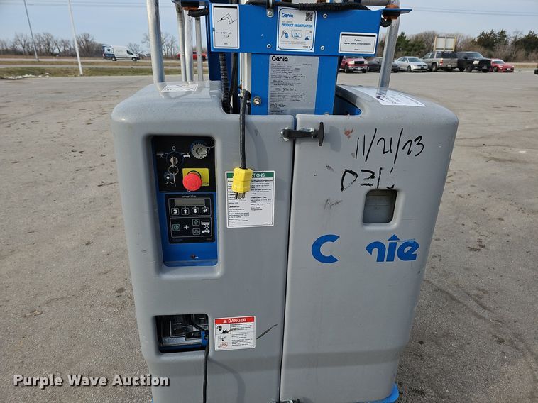 image for item DQ8661 2018 Genie GR-12 vertical lift