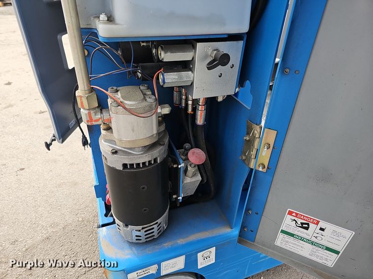 image for item DQ8661 2018 Genie GR-12 vertical lift