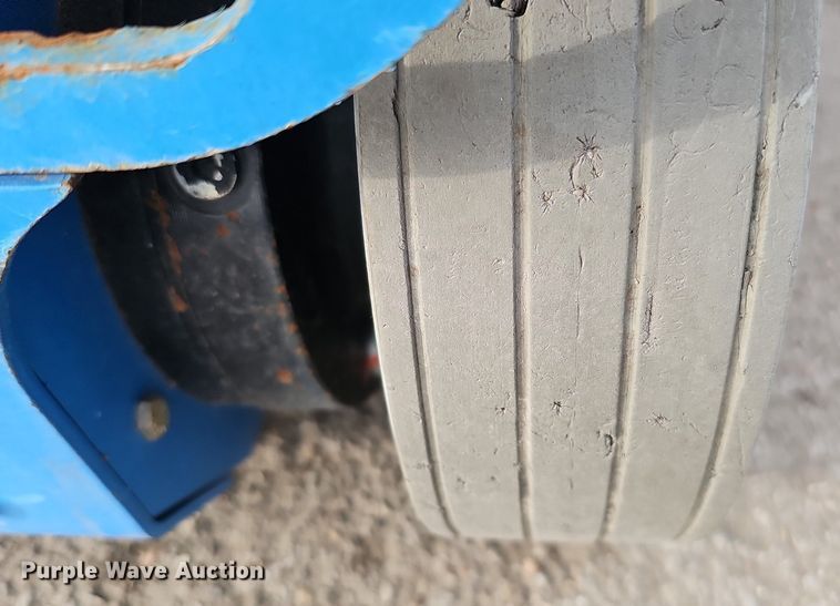 image for item DQ8661 2018 Genie GR-12 vertical lift