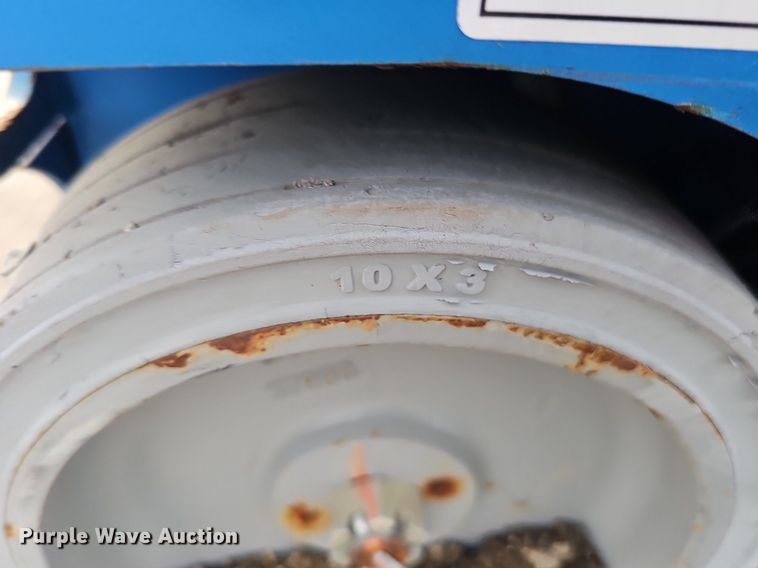 image for item DQ8661 2018 Genie GR-12 vertical lift