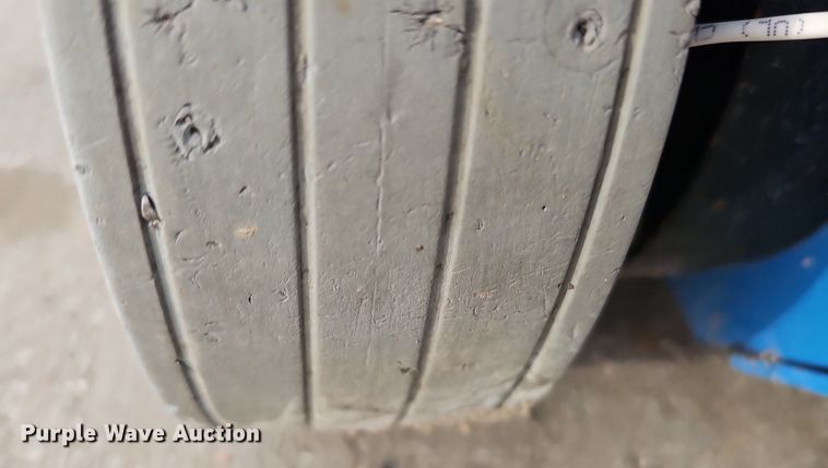 image for item DQ8661 2018 Genie GR-12 vertical lift