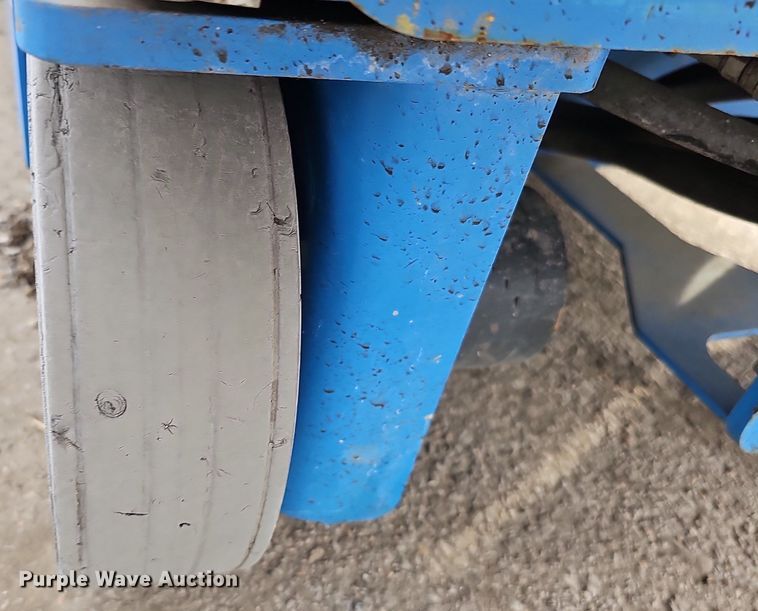 image for item DQ8661 2018 Genie GR-12 vertical lift