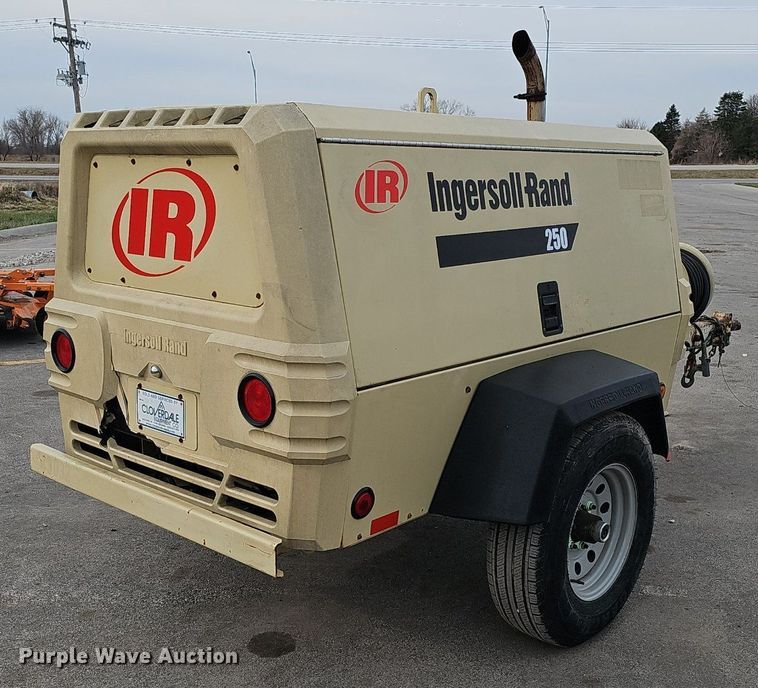 image for item DQ8663 2002 Ingersoll Rand P250WJD air compressor