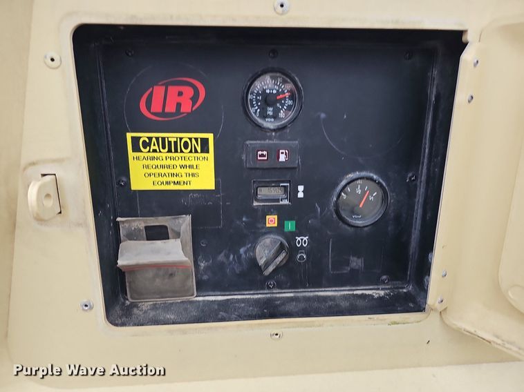 image for item DQ8663 2002 Ingersoll Rand P250WJD air compressor