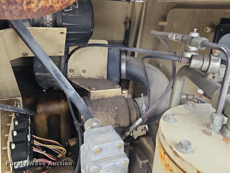 image for item DQ8663 2002 Ingersoll Rand P250WJD air compressor