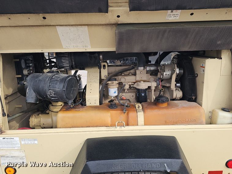 image for item DQ8663 2002 Ingersoll Rand P250WJD air compressor