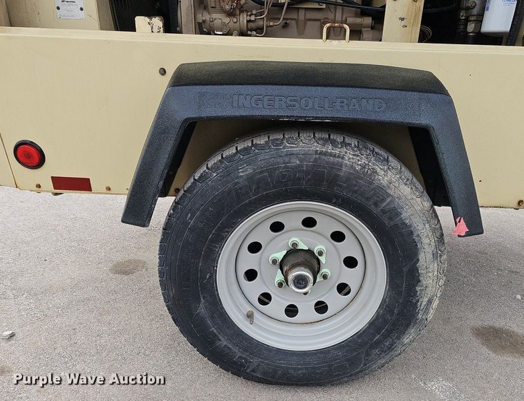 image for item DQ8663 2002 Ingersoll Rand P250WJD air compressor