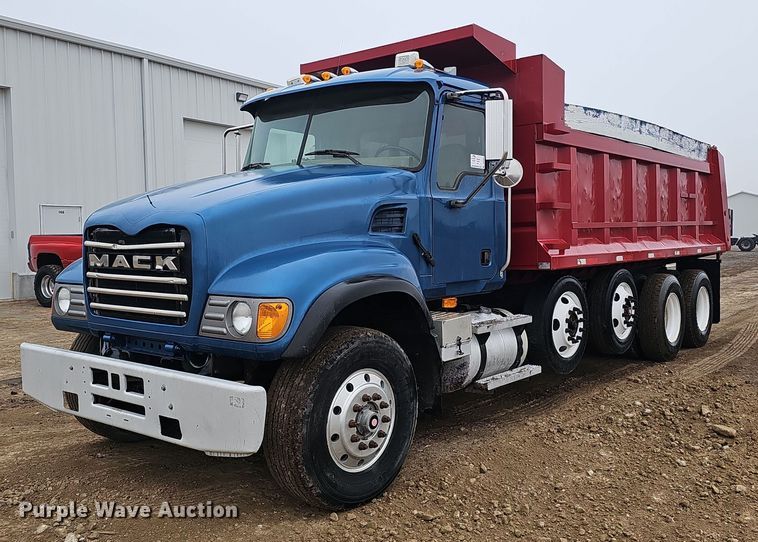 image for item DQ8664 2002 Mack CV713 dump truck